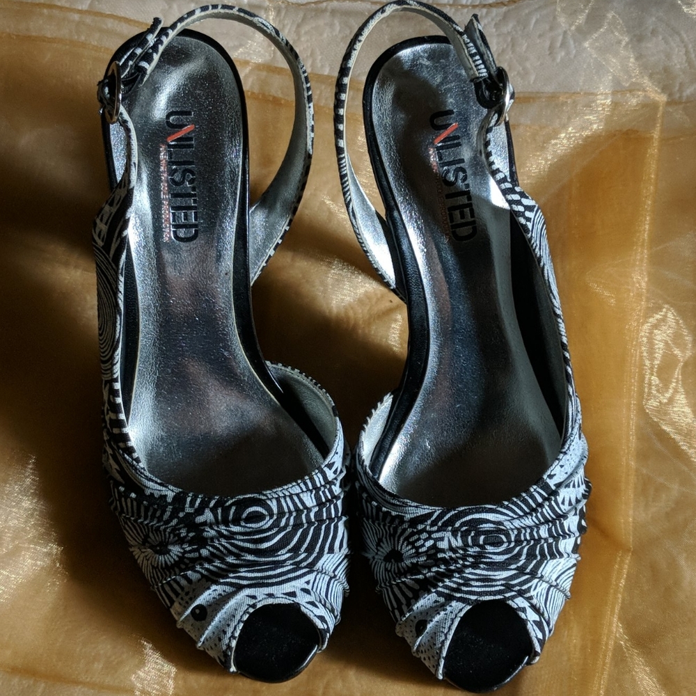 Kenneth Cole Peep Toe Pumps, size 6.5